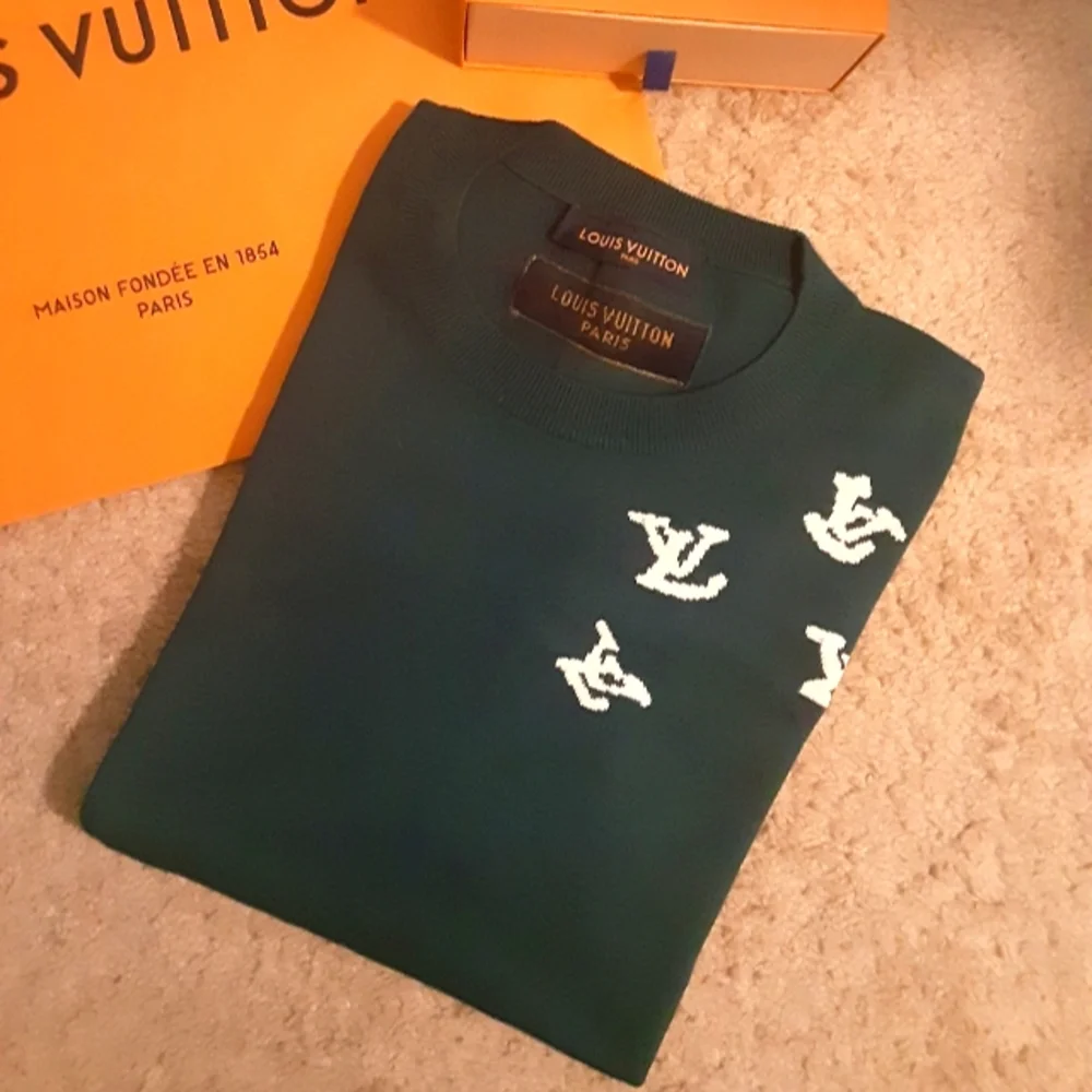 MEN'S LOUIS VUITTON SHORT SLEEVE MONOGRAM GRAPHIC SWEATER - Picture 1 of 11